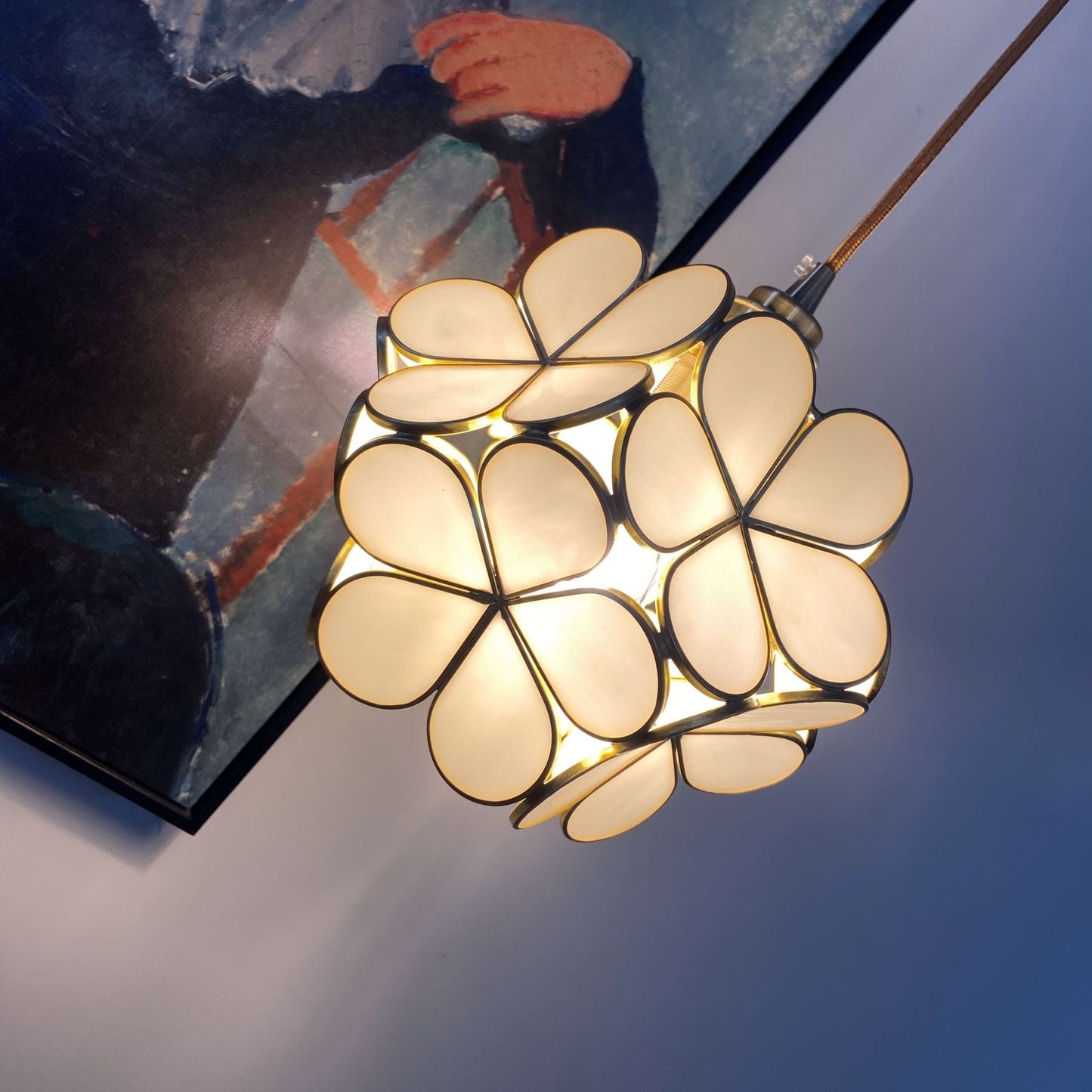 Handgjord glaspendel i blomdesign med mässingsdetaljer för kök sovrum hall