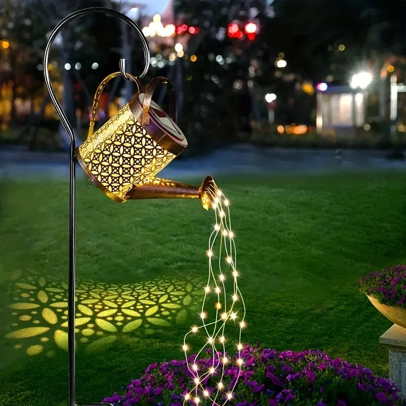 Glowcan | Solcellsdriven vattenkanna lykta med krok – LED trädgårdsbelysning i metall