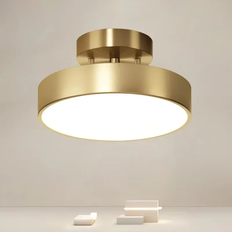 Minimalistisk LED taklampa i guld med justerbart lamphuvud för hall, korridor och små utrymmen