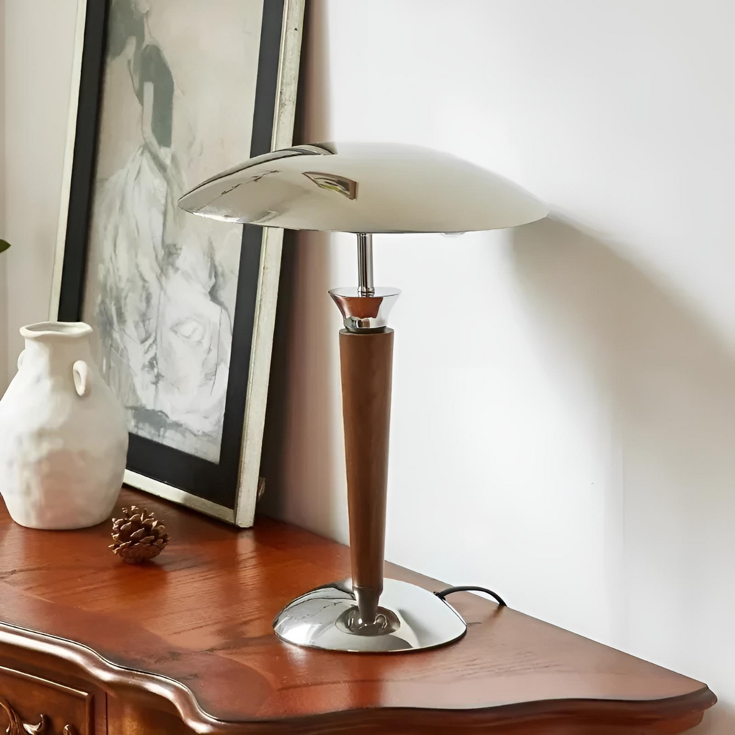 Bordslampa i modern retro design med träfot och metallskärm för sovrum kontor vardagsrum