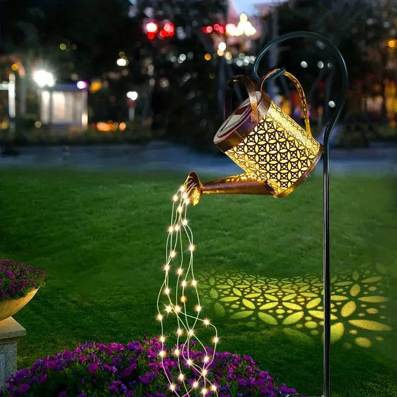 Glowcan | Solcellsdriven vattenkanna lykta med krok – LED trädgårdsbelysning i metall