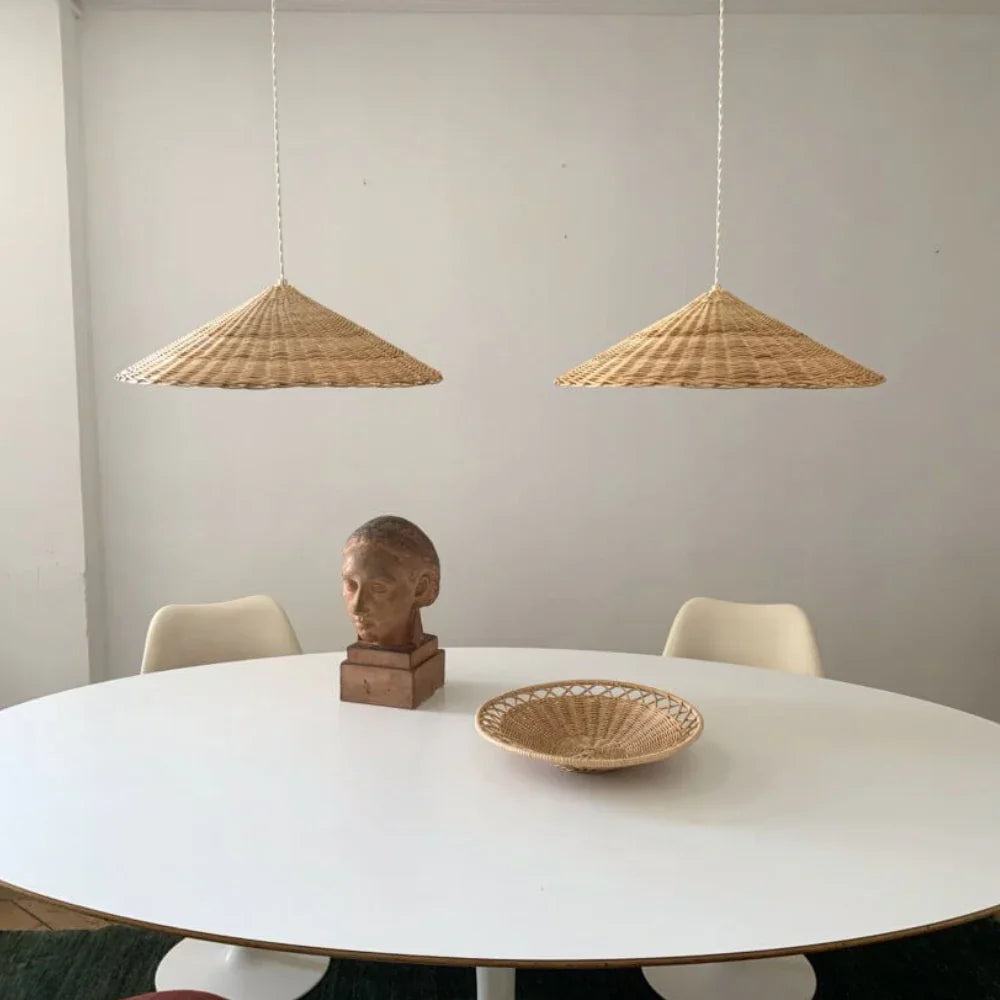 Handgjord rottinglampa i boho och japandi stil för kök vardagsrum matsal