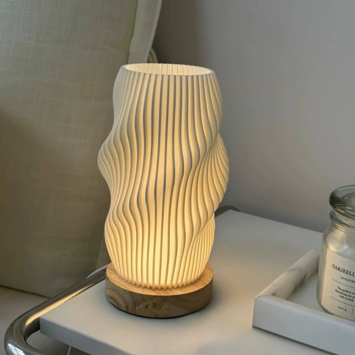 French cream veckad bordslampa med modern design och justerbart LED-ljus