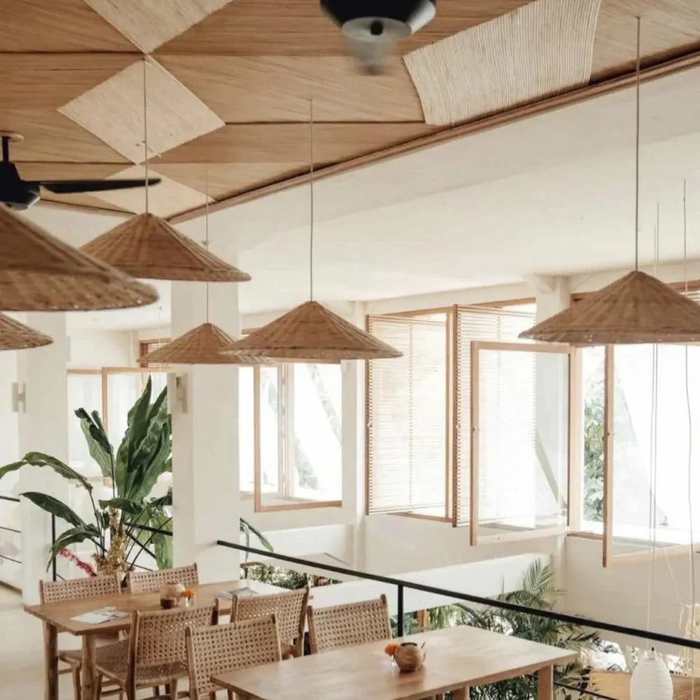 Handgjord rottinglampa i boho och japandi stil för kök vardagsrum matsal