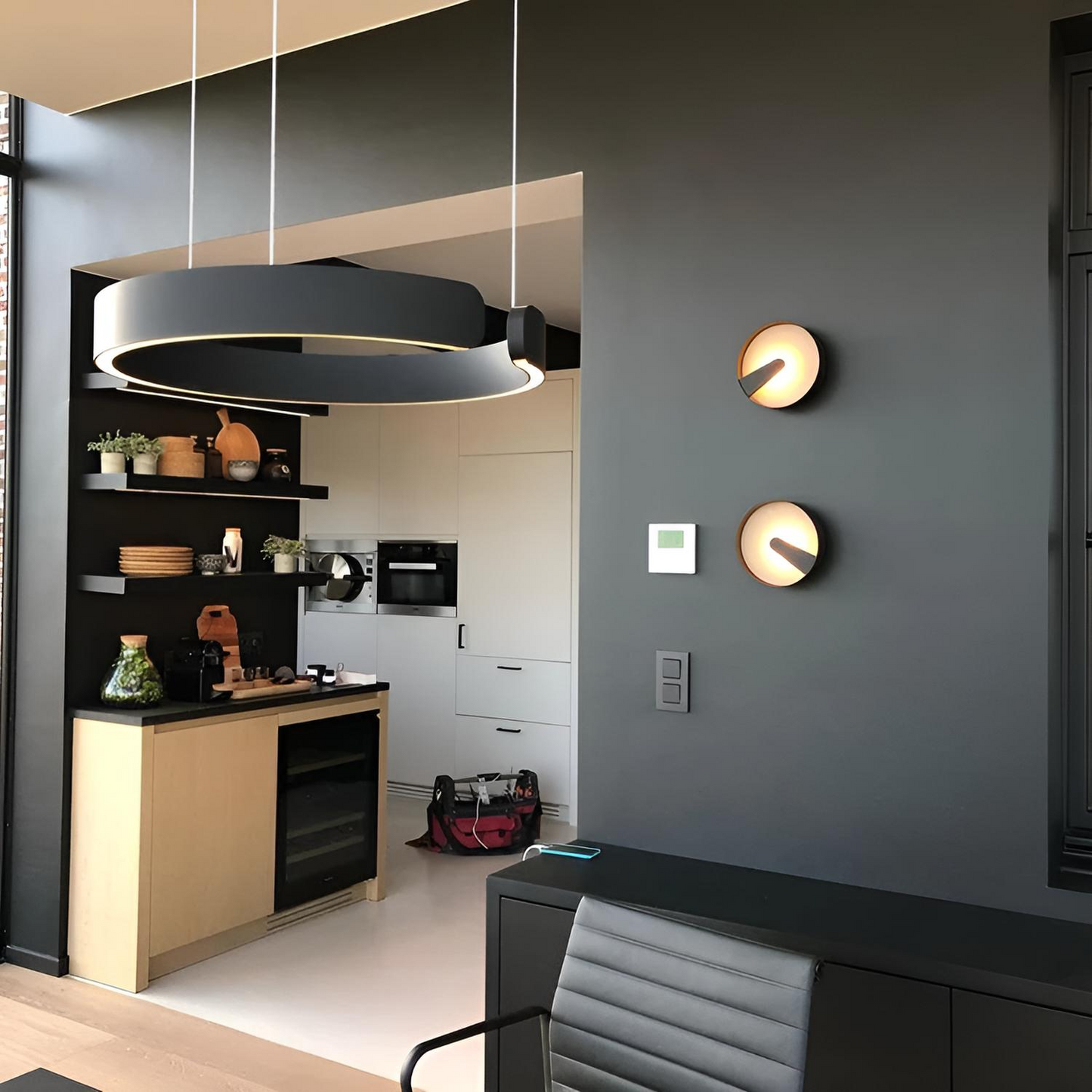 Modern LED pendellampa med halvring i minimalistisk design för matsal och vardagsrum