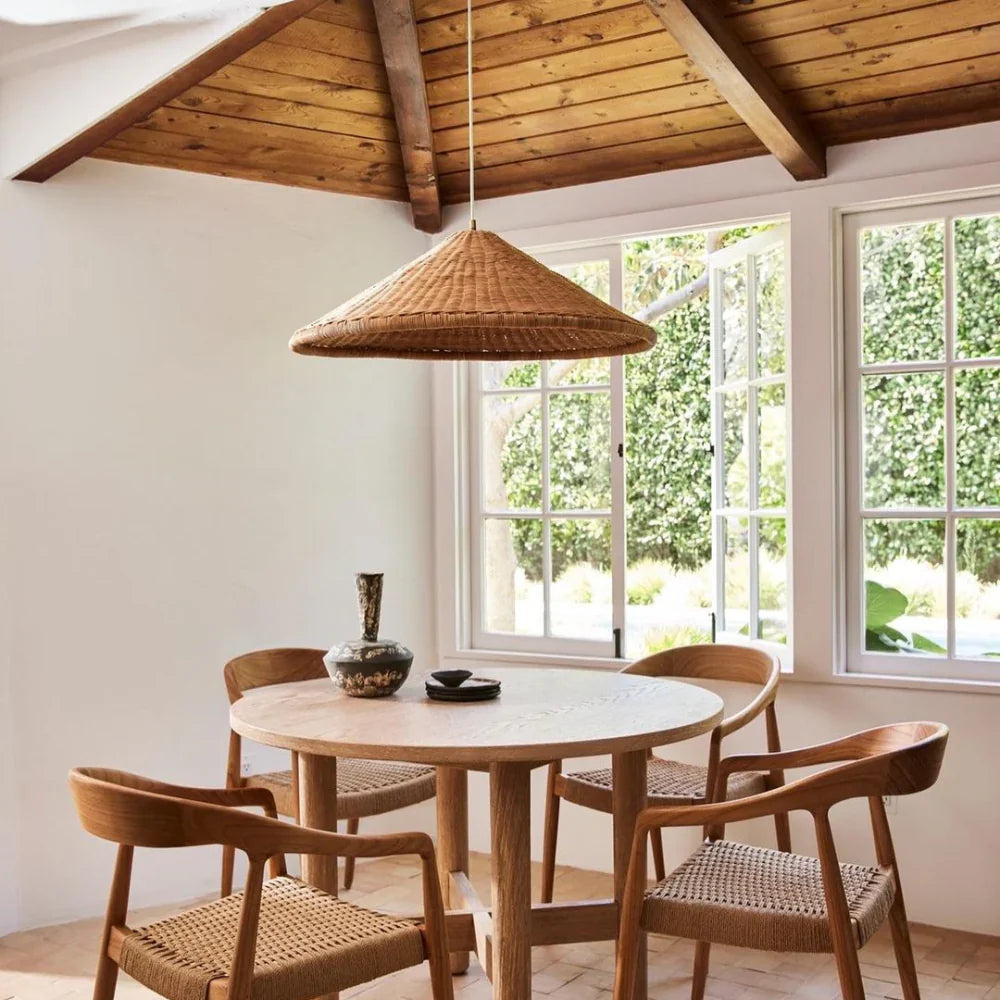 Handgjord rottinglampa i boho och japandi stil för kök vardagsrum matsal