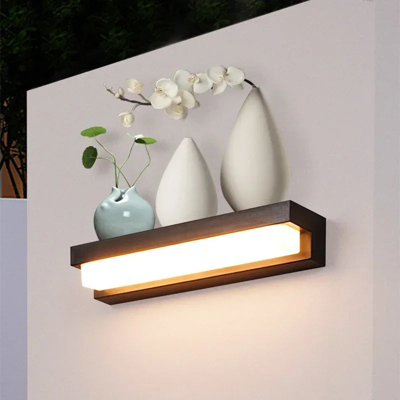 Solvara | Modern solcells-vägglampa för balkonger, staket och entréer