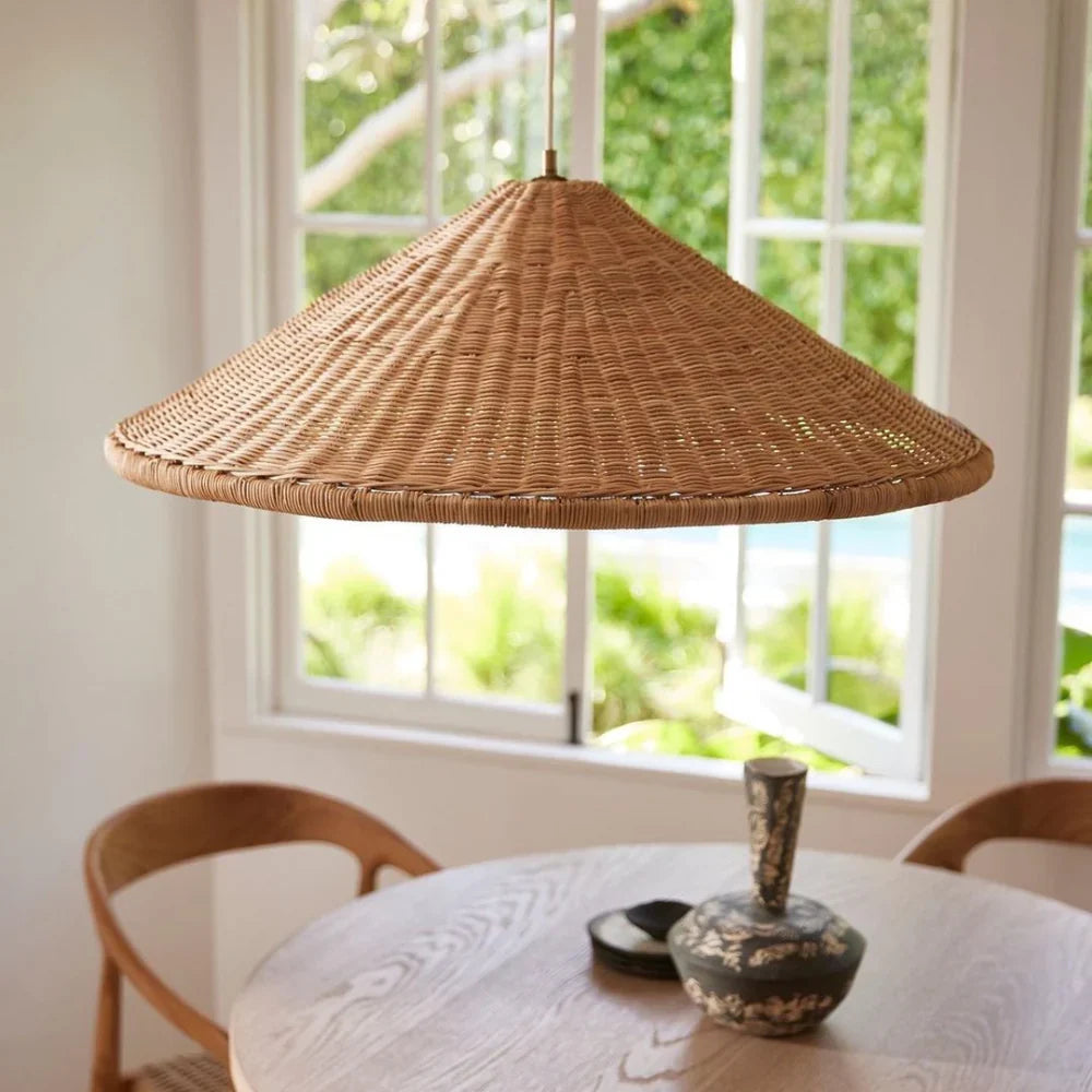 Handgjord rottinglampa i boho och japandi stil för kök vardagsrum matsal
