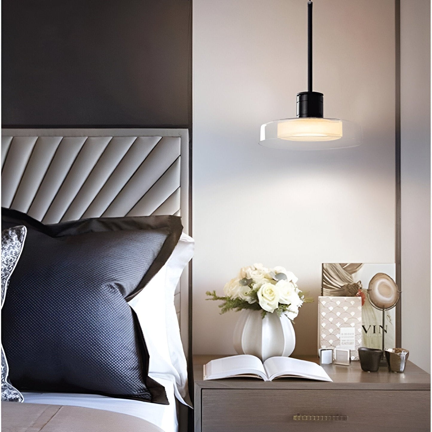 Nordisk modern LED taklampa med tre ljuskällor i järn och akryl för matsal vardagsrum kök