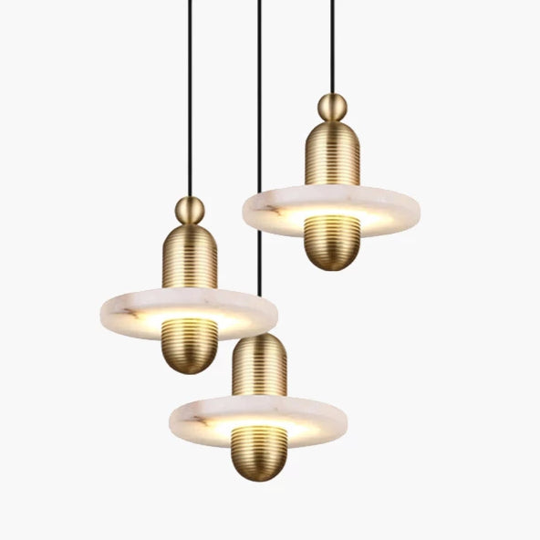Modern alabaster taklampa i järn och marmorimitation med justerbar höjd