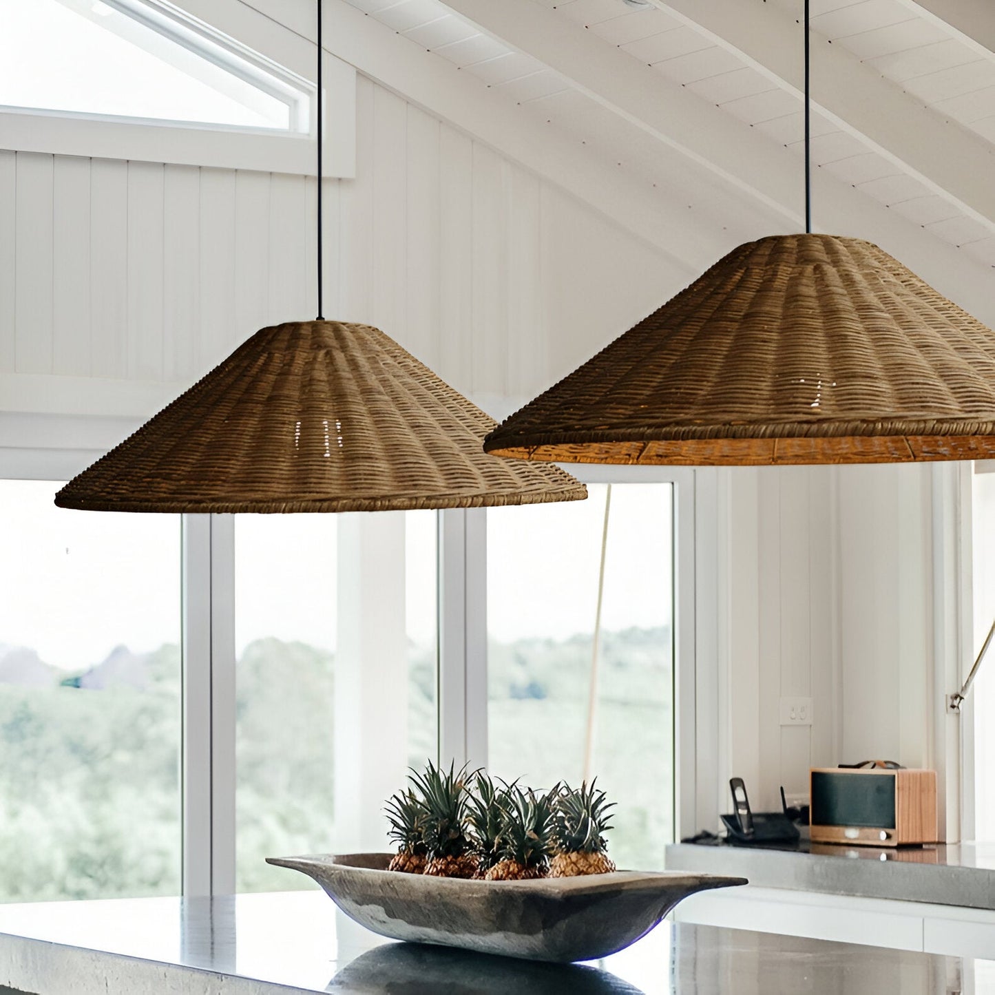 Handgjord rottinglampa i boho och japandi stil för kök vardagsrum matsal