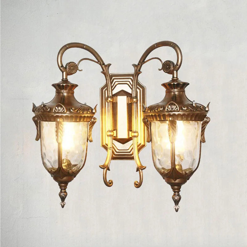 Dubbel vägglampa i europeisk retrostil med aluminium och härdat glas
