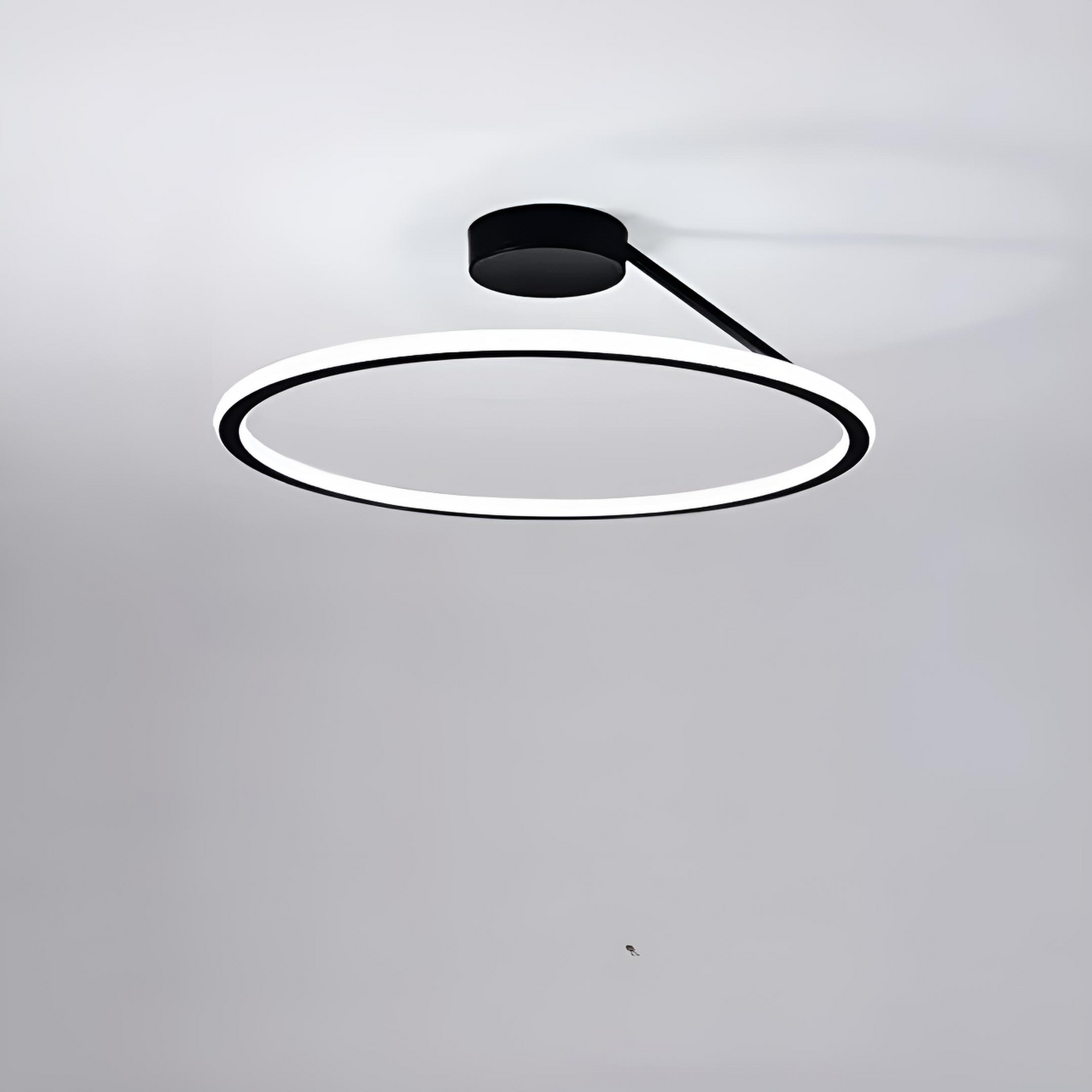 Modern LED-taklampa med cirkelformad design