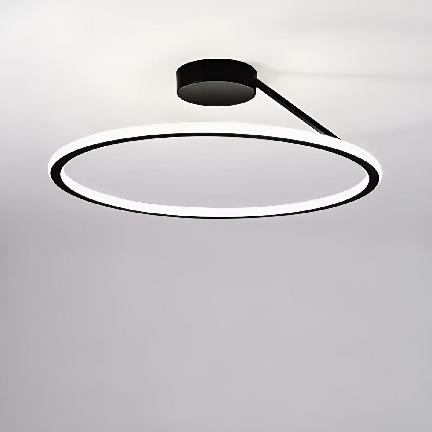 Modern LED-taklampa med cirkelformad design