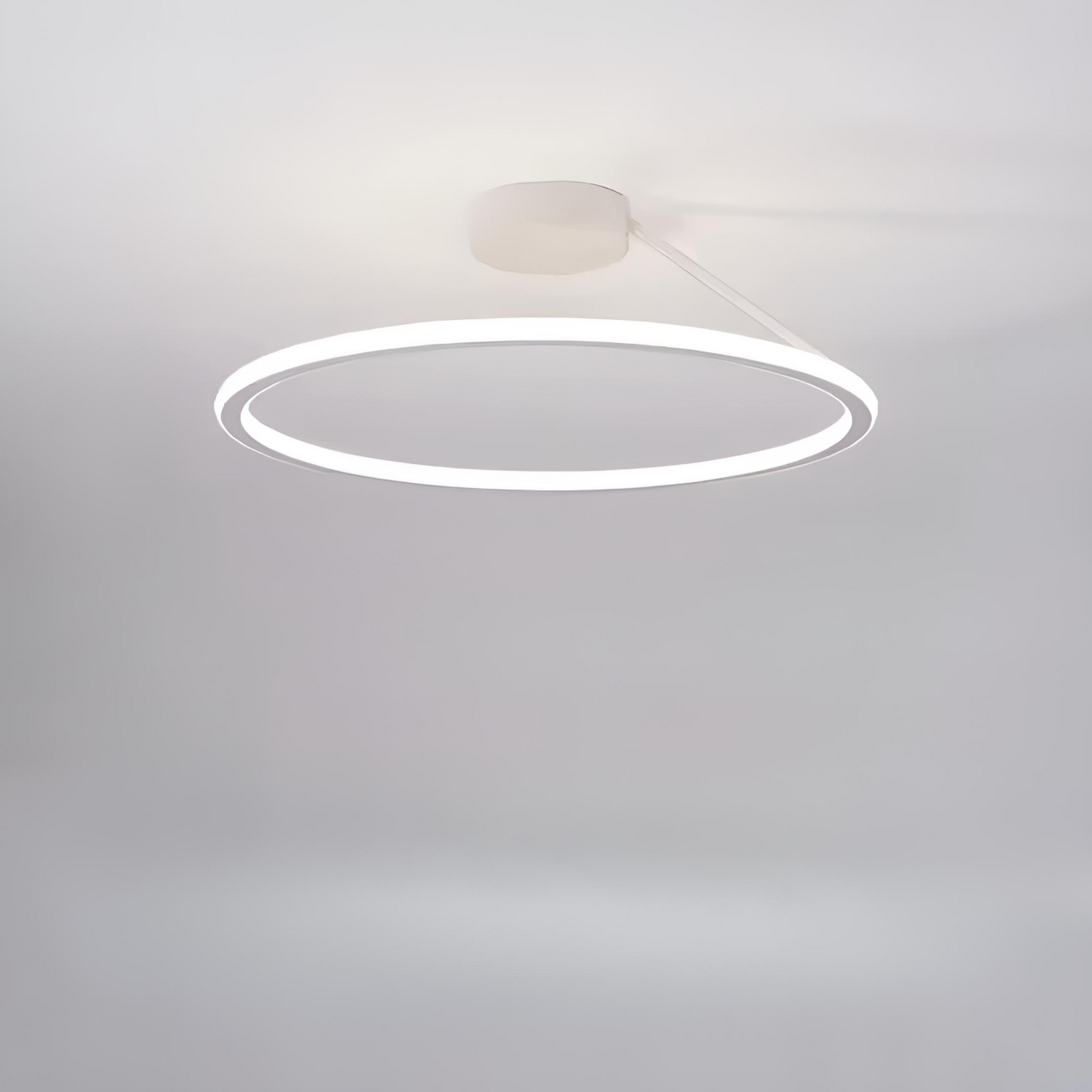 Modern LED-taklampa med cirkelformad design