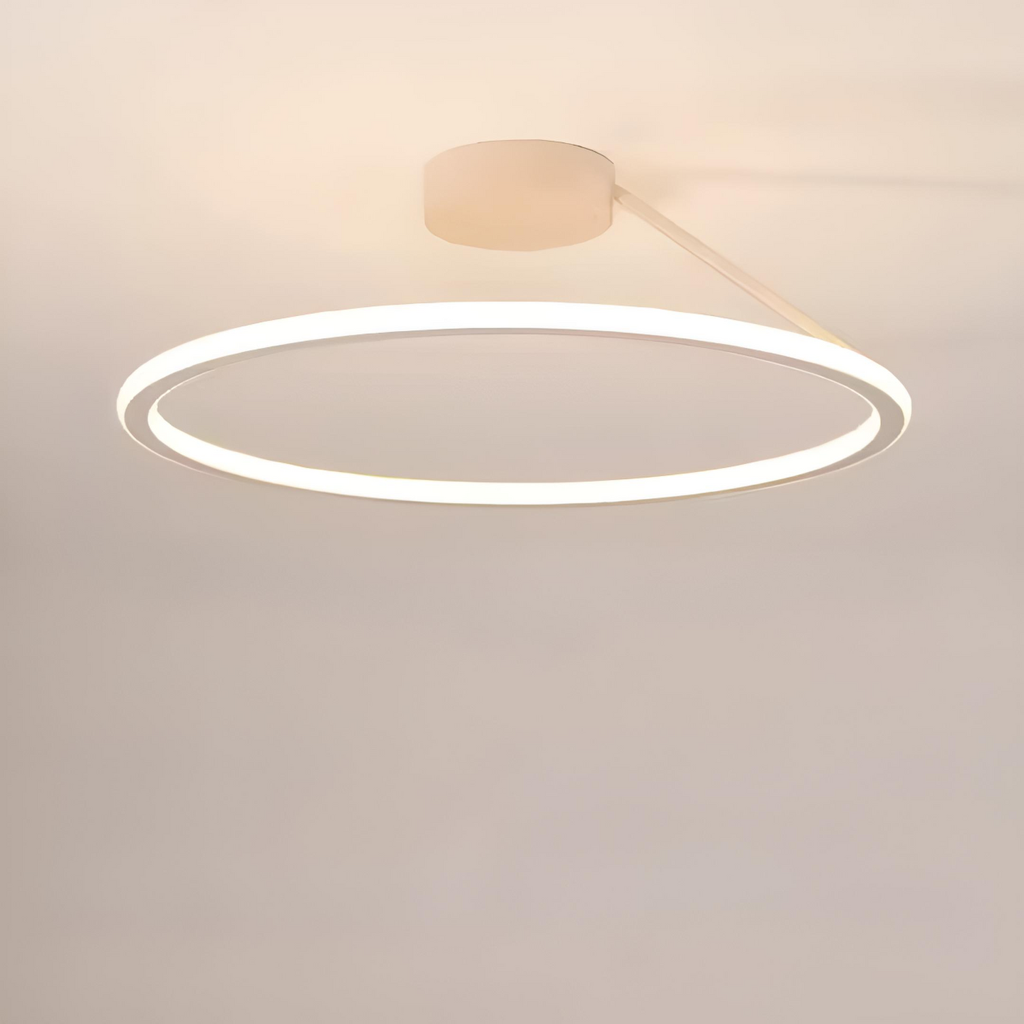 Modern LED-taklampa med cirkelformad design
