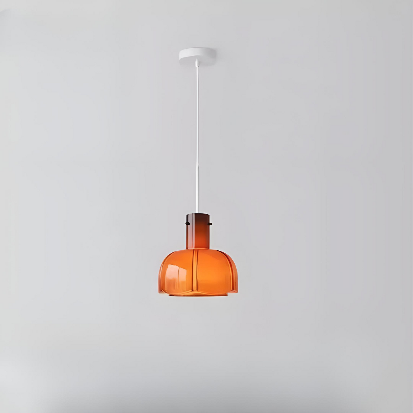 Nordisk pendellampa i färgat glas med justerbar höjd för kök matsal sovrum