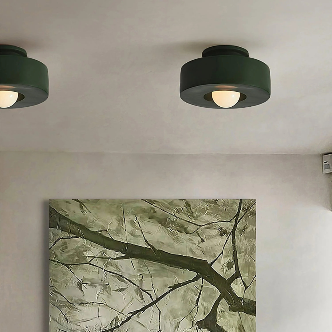 Modern taklampa i minimalistisk design med LED och metallfinish