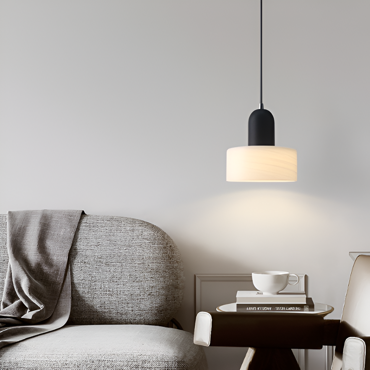 Nordisk pendellampa i järn med cylinderformad glaskupa för kök matsal och sovrum