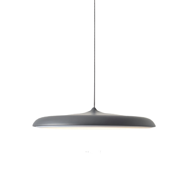 Modern pendellampa i metall med UFO-inspirerad design för matsal kök bar