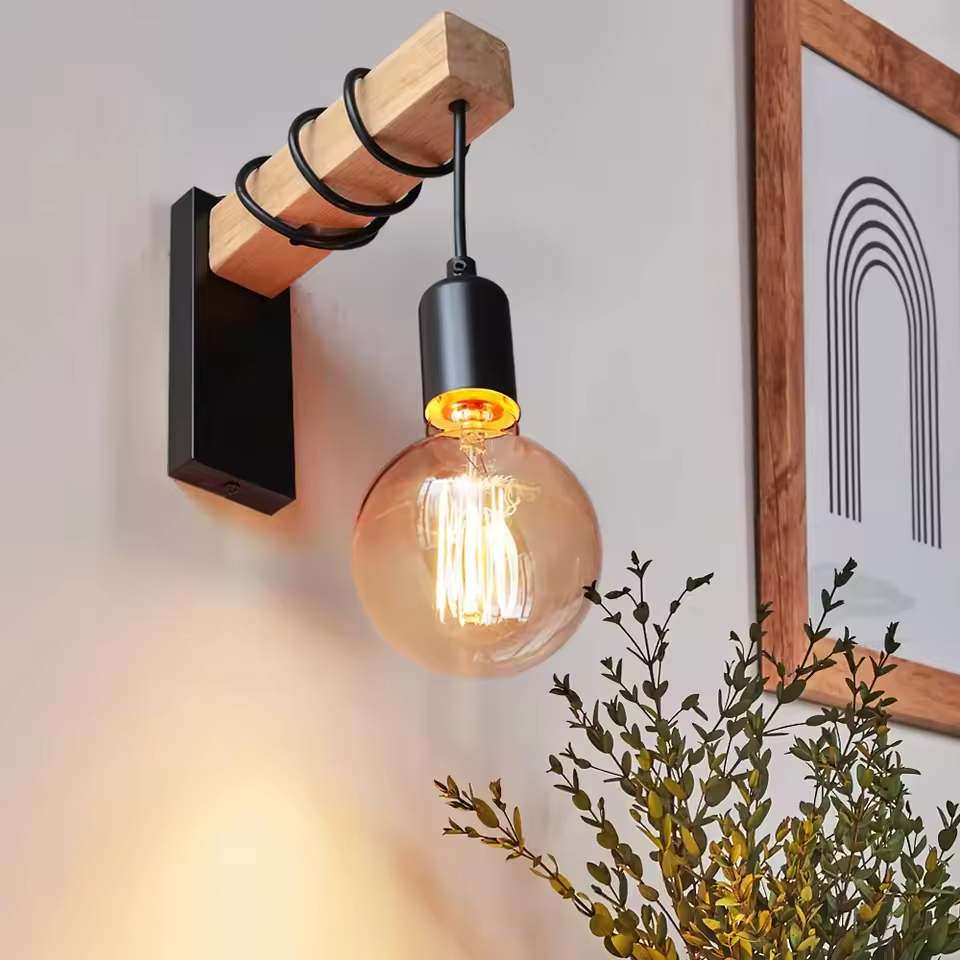 Lunor | Vägglampa i trä och järn med retro design och dekorativ stil
