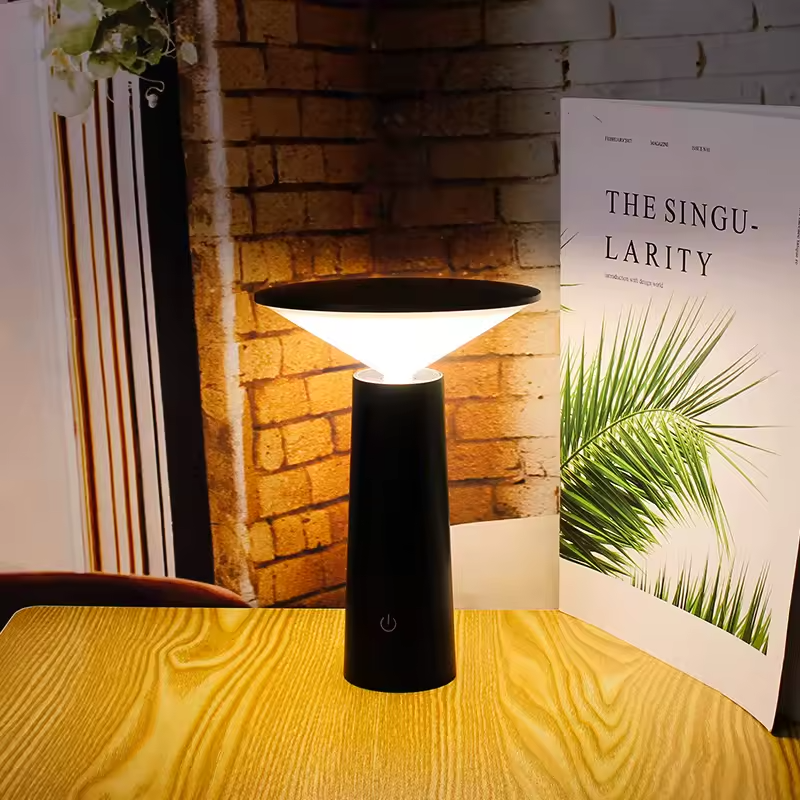 Livona | Kristallinspirerad bordslampa med smidig touchkontroll och modern design