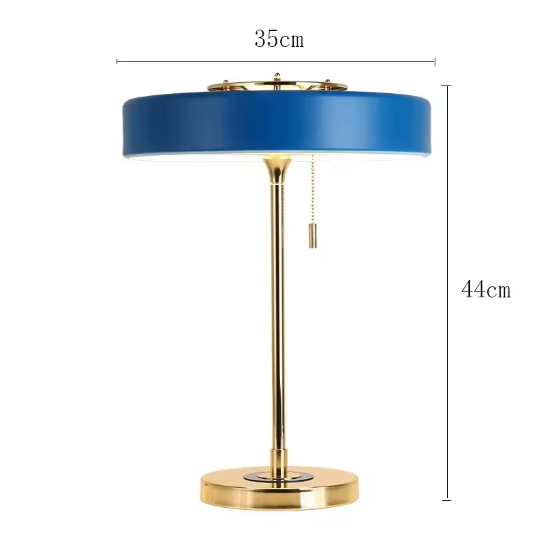 Noiré | Metall bordslampa med nedåtriktat LED-ljus och modern lyxig känsla