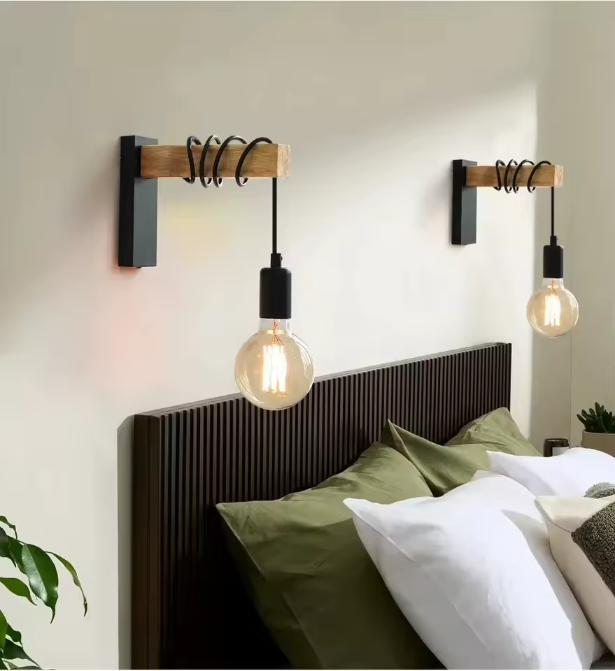 Lunor | Vägglampa i trä och järn med retro design och dekorativ stil