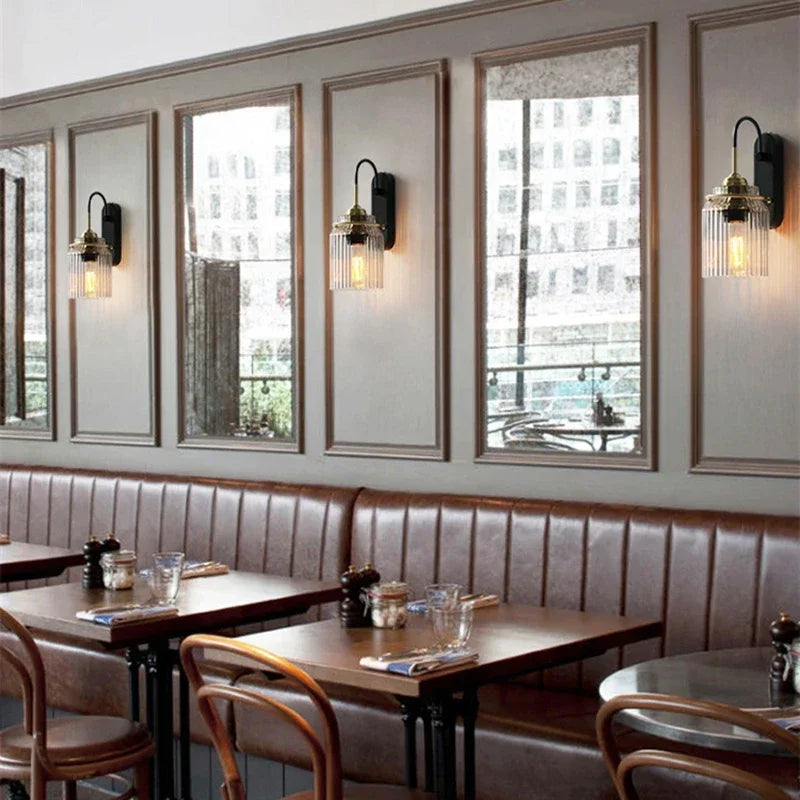 Industriell vägglampa i metall och glas – elegant LED-belysning för sovrum, hall och vardagsrum