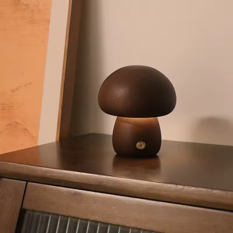 Myko | Trä nattlampa i svampdesign med frostat glas och dimbar touchfunktion