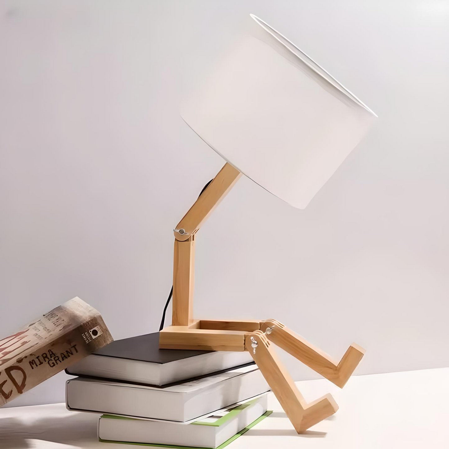 Mello | Bordslampa i trä med tygskärm och stilren design för heminredning