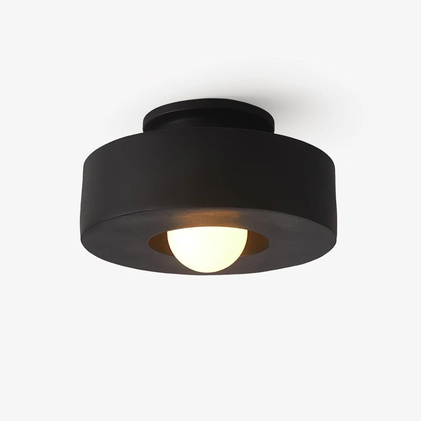 Modern taklampa i minimalistisk design med LED och metallfinish