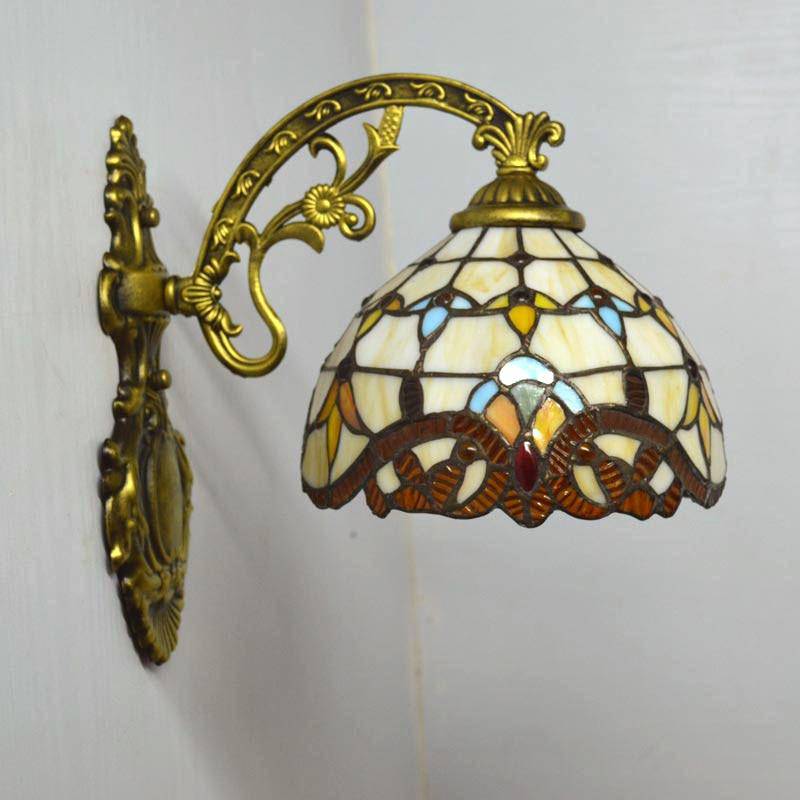 Tiffany vägglampa i färgat glas – klassisk Art Deco-belysning