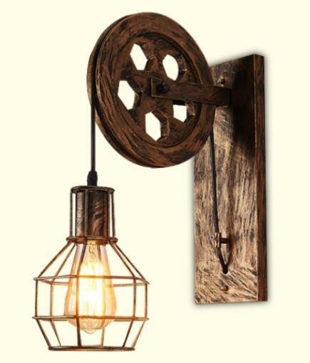 Vintage vägglampa i industriell design med justerbar metallarm och trissa