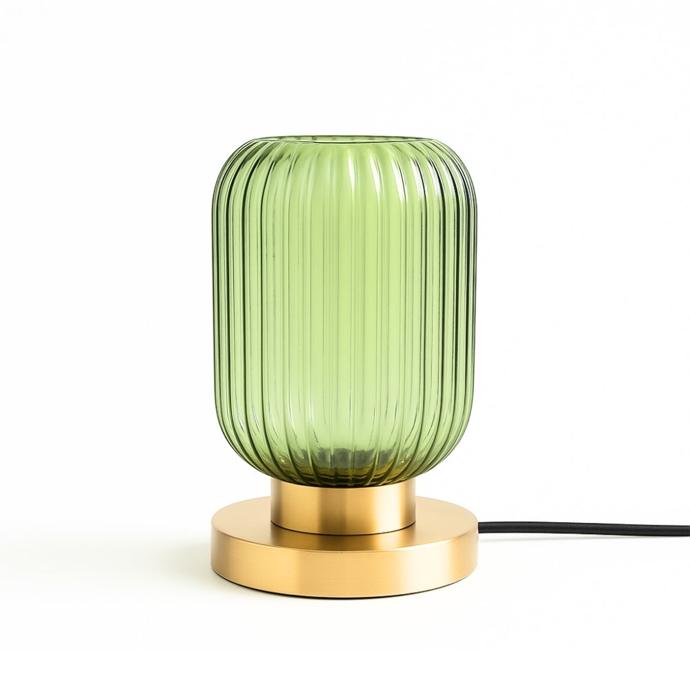 Bordslampa med ribbad glasskärm och guldfot – elegant accentbelysning för hem och hotell