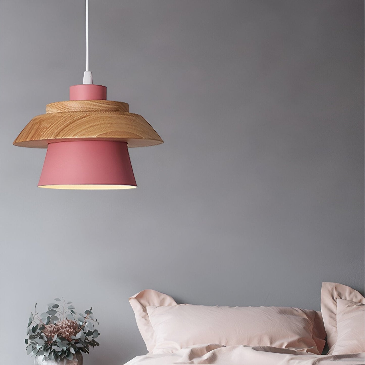 Nordisk taklampa i metall och trä med justerbar höjd för kök matsal vardagsrum
