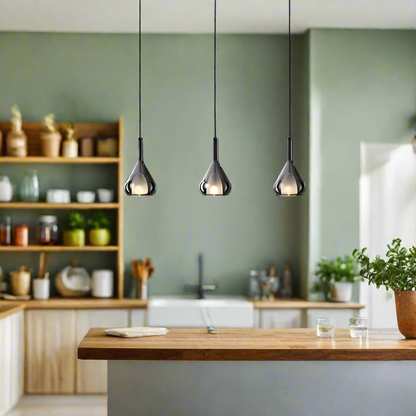 Modern glaspendel i vattendroppsdesign med LED och justerbar höjd