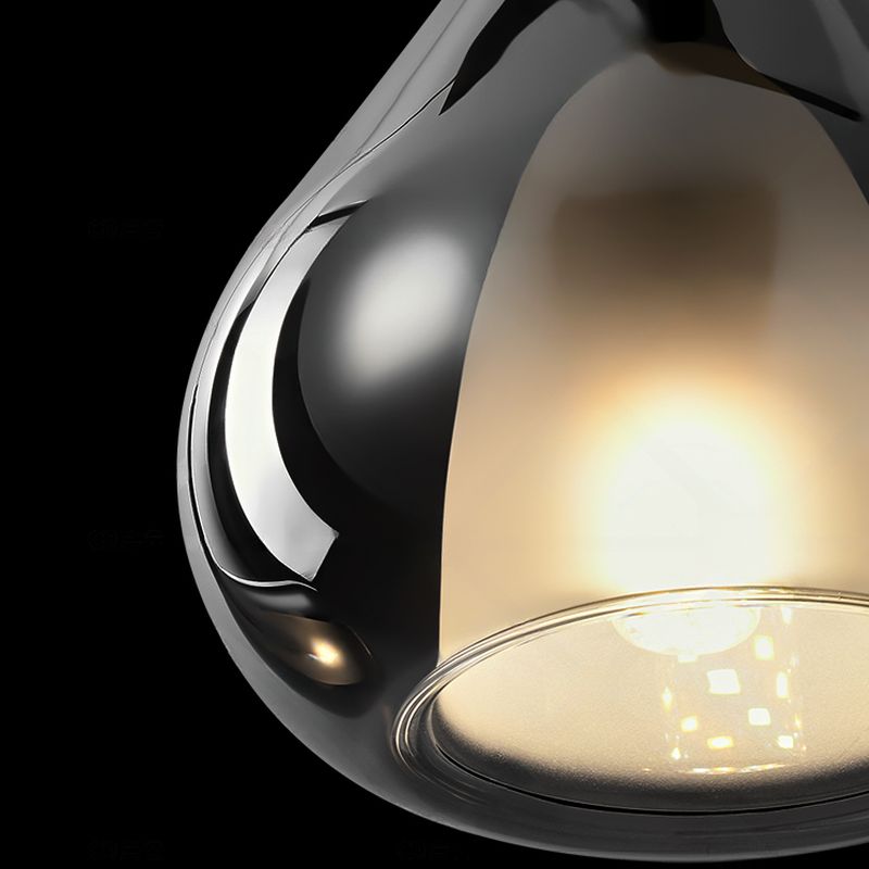 Modern glaspendel i vattendroppsdesign med LED och justerbar höjd