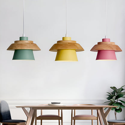 Nordisk taklampa i metall och trä med justerbar höjd för kök matsal vardagsrum