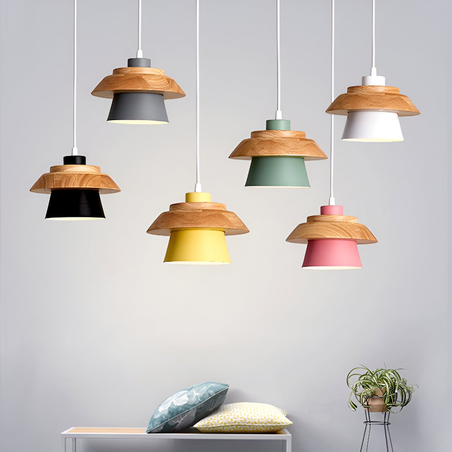 Nordisk taklampa i metall och trä med justerbar höjd för kök matsal vardagsrum
