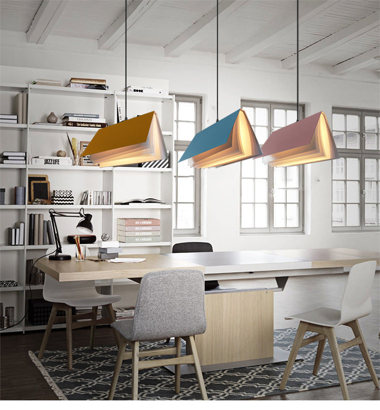 Kreativ bokformad takpendel färgglad modern barnrum lampa inredning