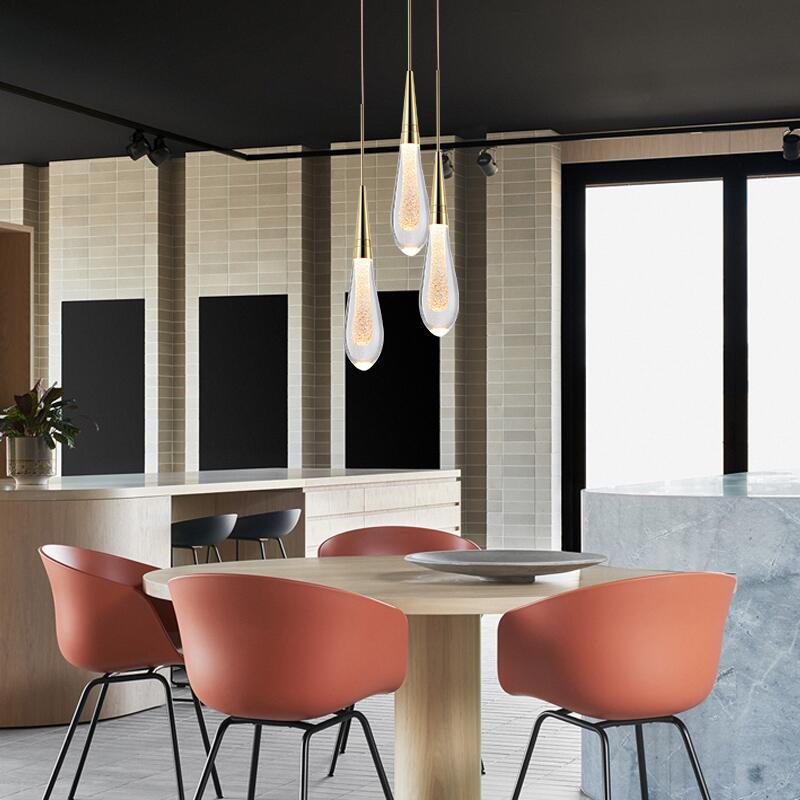 Måninspirerad pendellampa i glas med justerbar höjd och varm LED-belysning