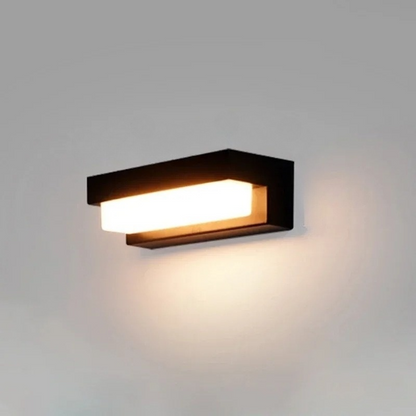 Solvara | Modern solcells-vägglampa för balkonger, staket och entréer