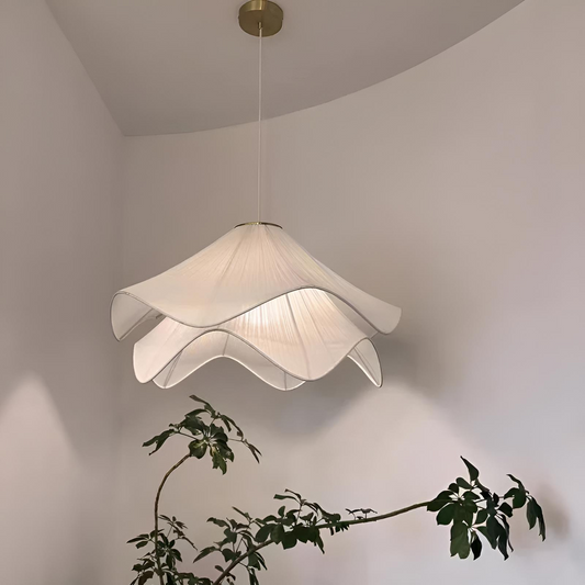 Nordisk tygpendellampa i cream stil med vågformad design för vardagsrum sovrum