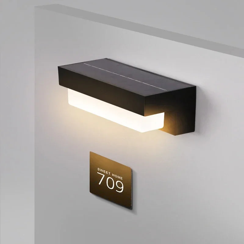 Solvara | Modern solcells-vägglampa för balkonger, staket och entréer