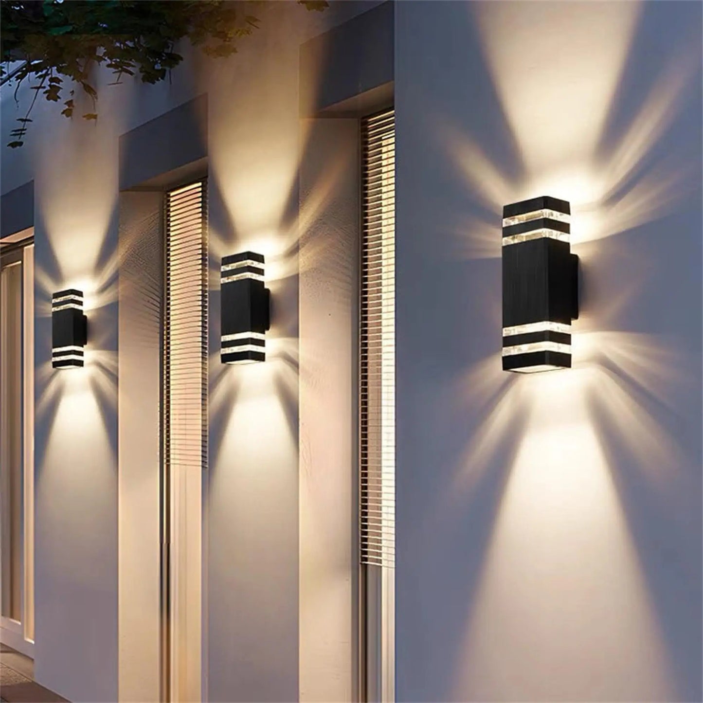 Vattentålig vägglampa i modern design för ute och inne