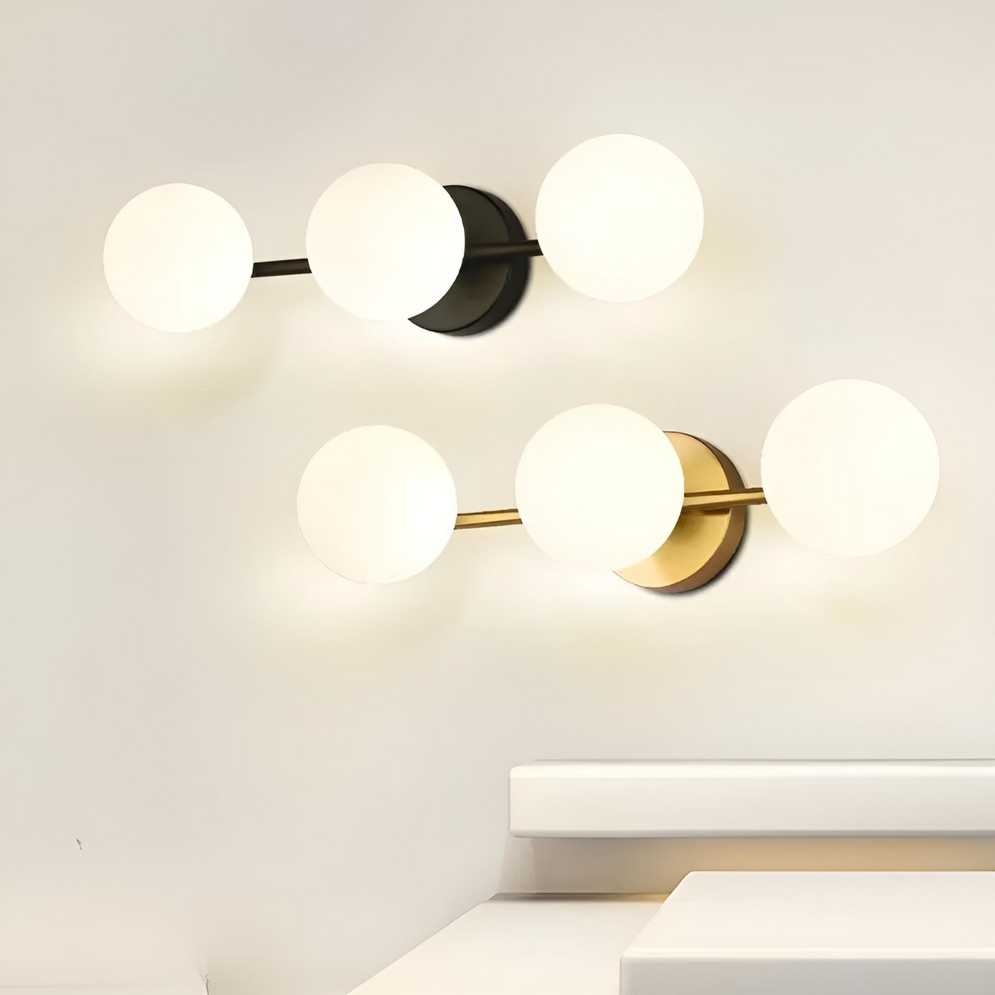 Nordic Vägglampa med Tre Frostade Glasglober LED Svart Metall