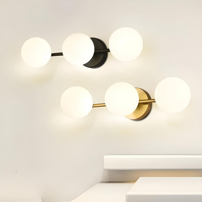 Nordic Vägglampa med Tre Frostade Glasglober LED Svart Metall