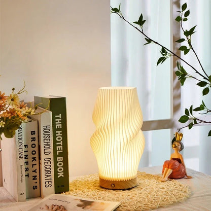 French cream veckad bordslampa med modern design och justerbart LED-ljus
