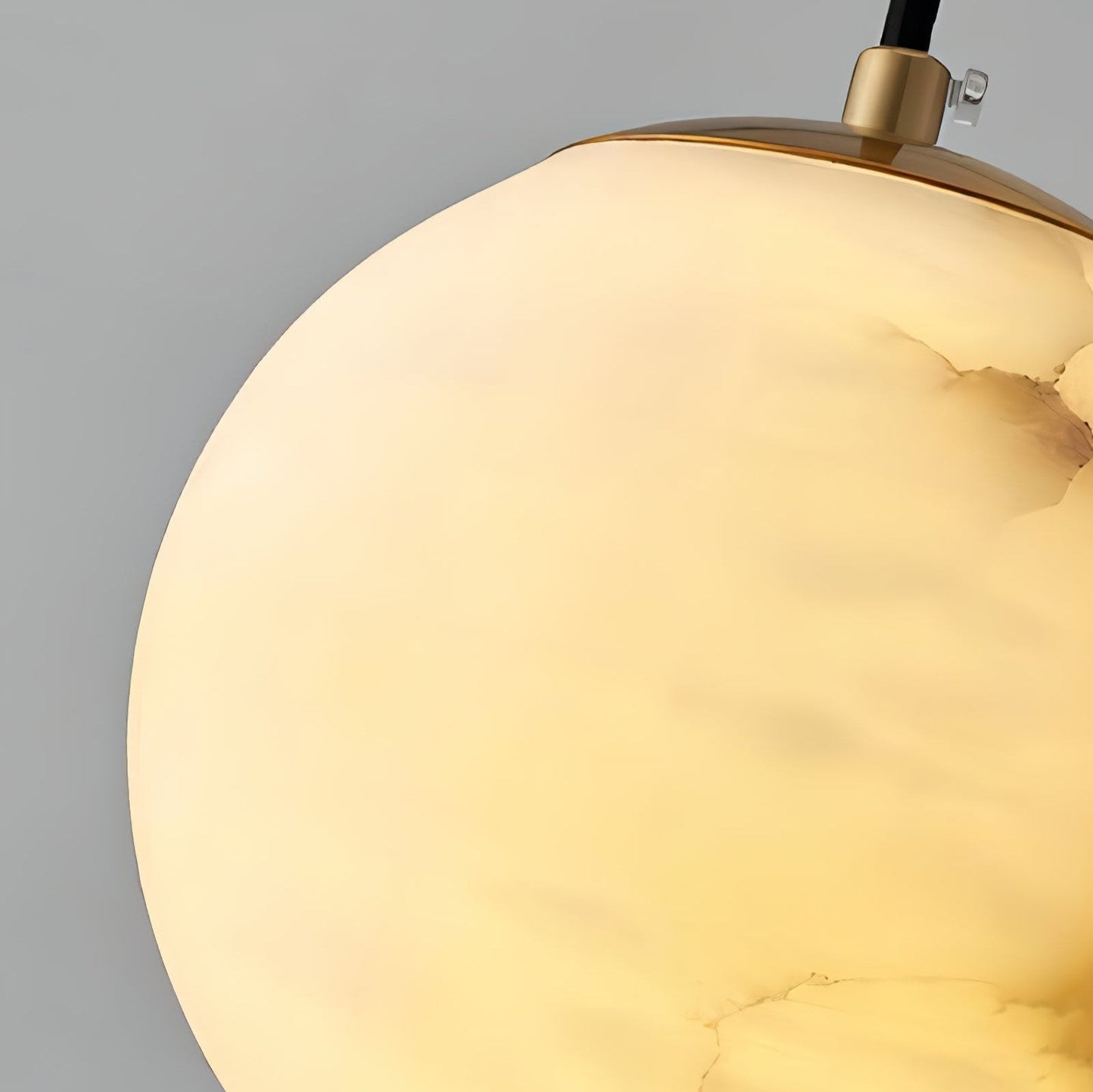 Exklusiv Marmorpendel i Koppar – Rund LED Taklampa för Matsal och Sovrum